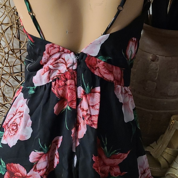 CHARLOTTE RUSSE SUMMER MED MULTI ROMPER - Picture 15 of 16